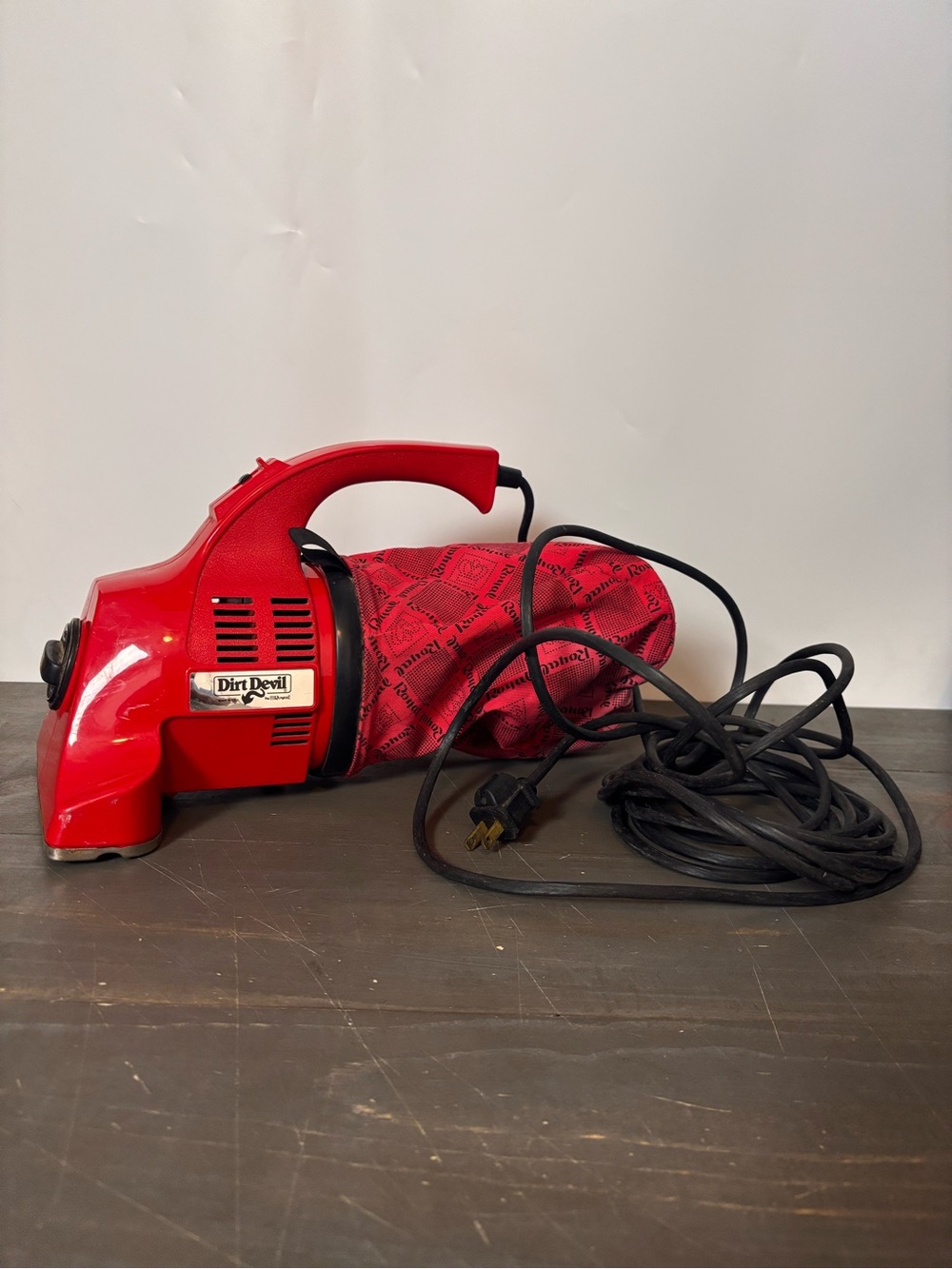 Vintage Royal Dirt Devil Hand Vac Vacuum Model 103 Long Cord Reusable Bag USA